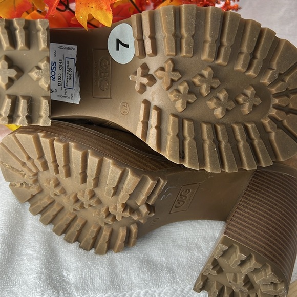 GBG Los Angeles, tan platform side zip ankle boots NWT - Picture 5 of 8